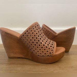 Very Volatile womens wedge high heel wooden sandals 7